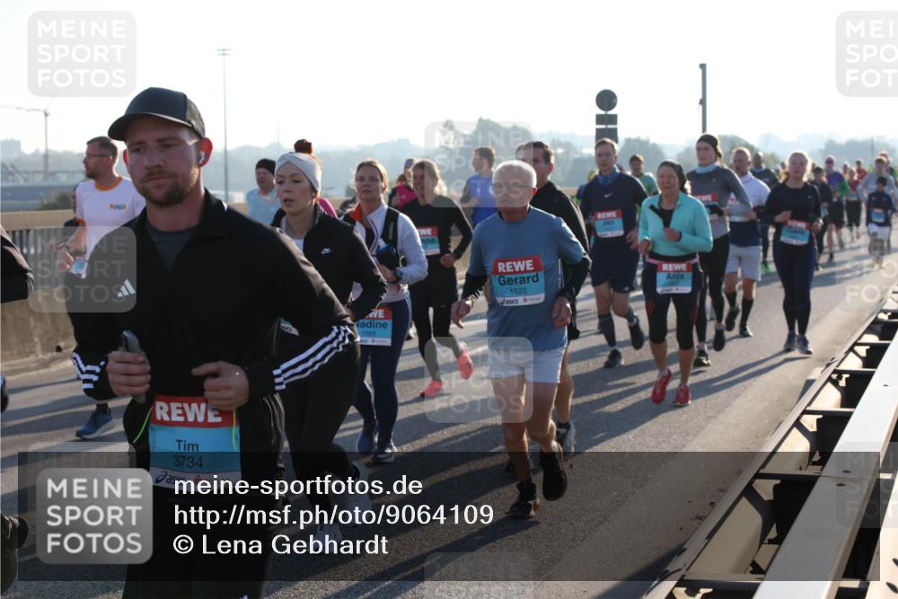03.10.2025 - Köhlbrandbrückenlauf Lena Gebhardt http://msf.ph/oto/9064109 03.10.2025 09:21:19 Position 1 3734, 1565, 1523 meine-sportfotos.de