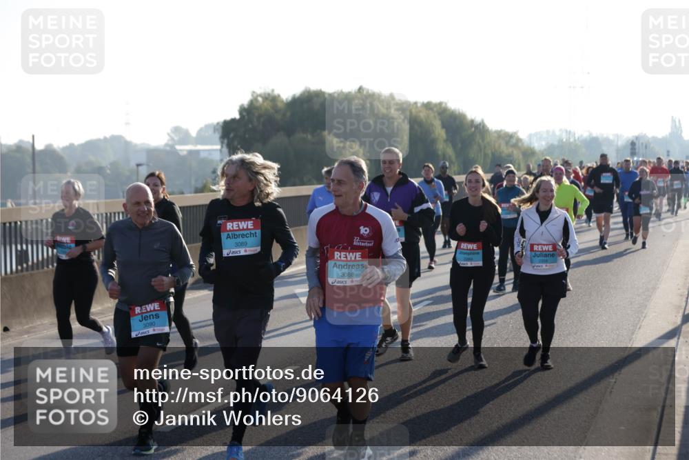 03.10.2025 - Köhlbrandbrückenlauf Jannik Wohlers http://msf.ph/oto/9064126 03.10.2025 09:24:51 Position 3 3090, 3089, 3088, 2289 meine-sportfotos.de