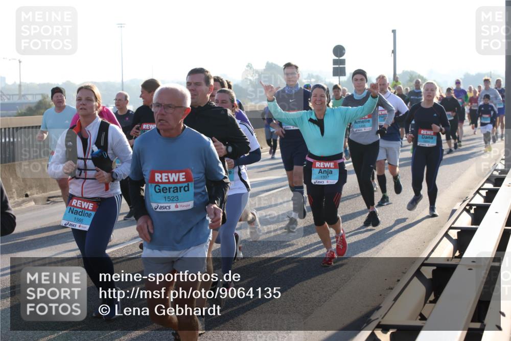 03.10.2025 - Köhlbrandbrückenlauf Lena Gebhardt http://msf.ph/oto/9064135 03.10.2025 09:21:20 Position 1 1565, 1523, 1337, 1654 meine-sportfotos.de
