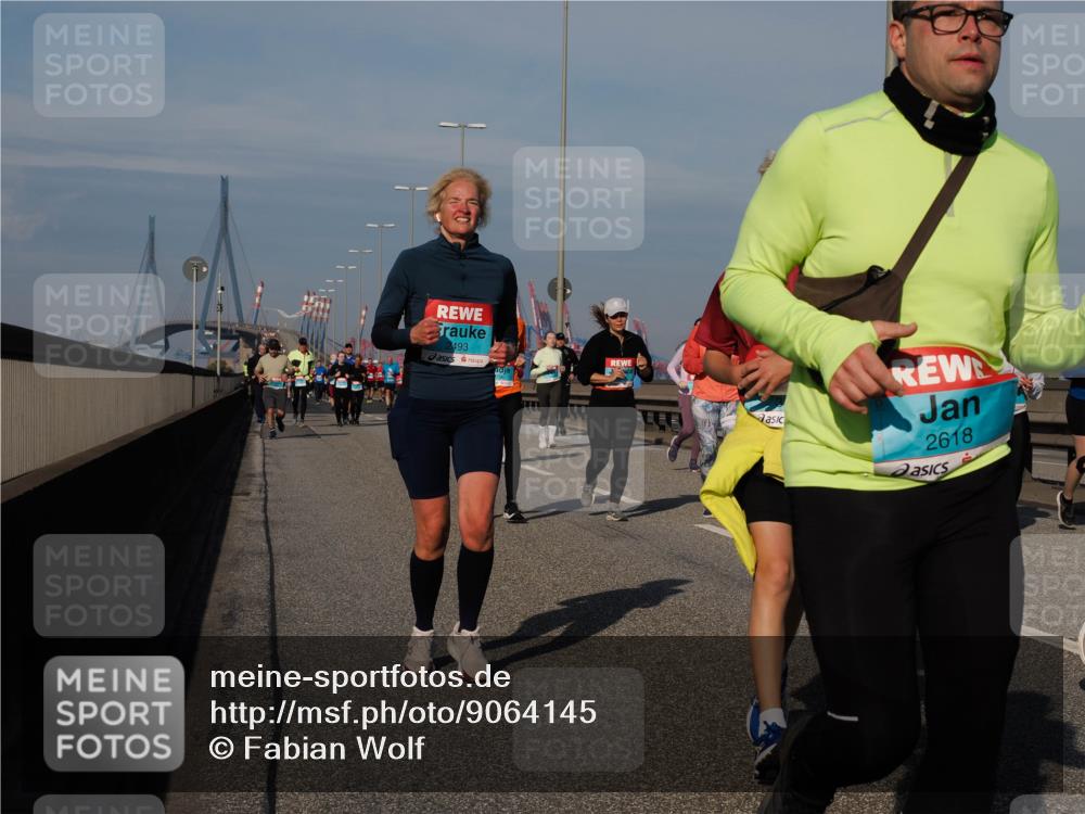 03.10.2025 - Köhlbrandbrückenlauf Fabian Wolf http://msf.ph/oto/9064145 03.10.2025 10:07:20 Position 3 2493, 2618 meine-sportfotos.de