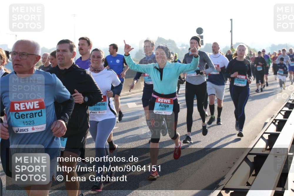 03.10.2025 - Köhlbrandbrückenlauf Lena Gebhardt http://msf.ph/oto/9064151 03.10.2025 09:21:20 Position 1 1523, 143, 2749, 1337 meine-sportfotos.de
