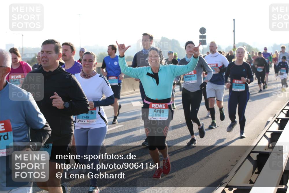 03.10.2025 - Köhlbrandbrückenlauf Lena Gebhardt http://msf.ph/oto/9064154 03.10.2025 09:21:20 Position 1 1467, 492, 2749, 1337, 1438 meine-sportfotos.de