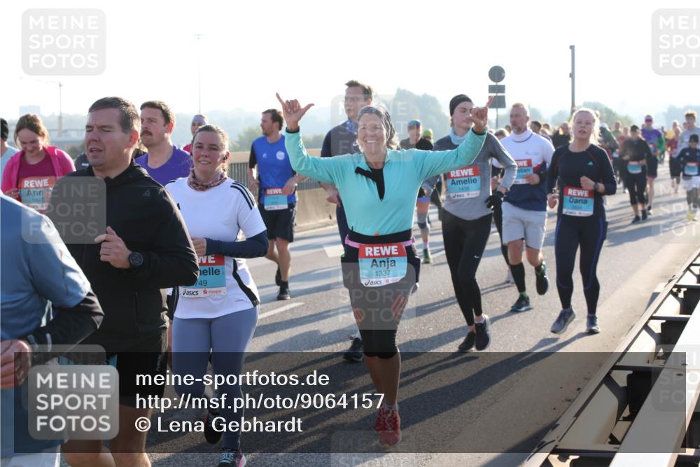 03.10.2025 - Köhlbrandbrückenlauf Lena Gebhardt http://msf.ph/oto/9064157 03.10.2025 09:21:20 Position 1 1467, 1492, 49, 1337, 1438 meine-sportfotos.de