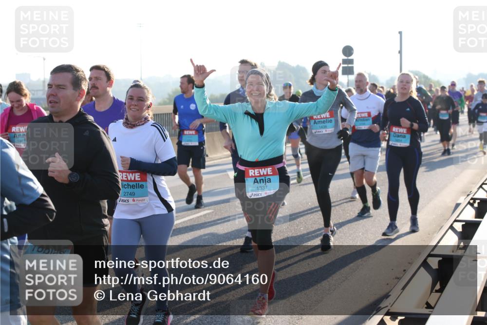 03.10.2025 - Köhlbrandbrückenlauf Lena Gebhardt http://msf.ph/oto/9064160 03.10.2025 09:21:20 Position 1 1467, 1492, 2749, 1337, 1438 meine-sportfotos.de