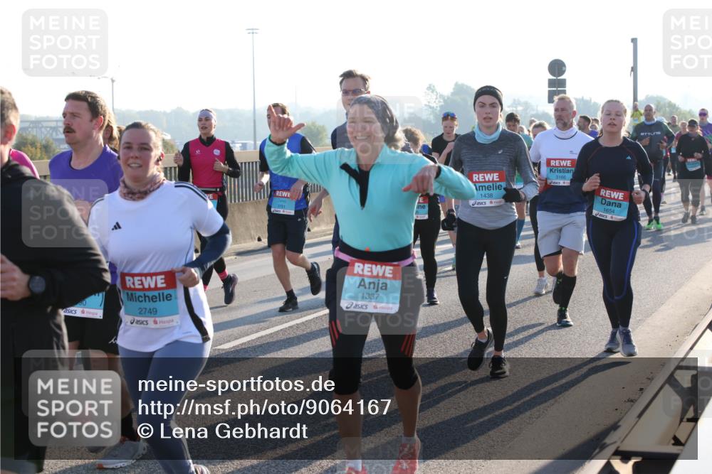 03.10.2025 - Köhlbrandbrückenlauf Lena Gebhardt http://msf.ph/oto/9064167 03.10.2025 09:21:21 Position 1 3751, 1438, 0, 2749, 1337, 3166, 1654 meine-sportfotos.de