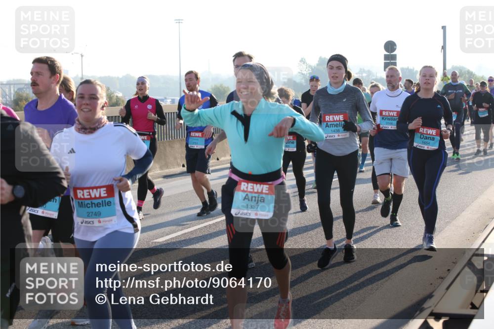 03.10.2025 - Köhlbrandbrückenlauf Lena Gebhardt http://msf.ph/oto/9064170 03.10.2025 09:21:21 Position 1 3751, 2749, 1337, 1438, 3166, 1654 meine-sportfotos.de