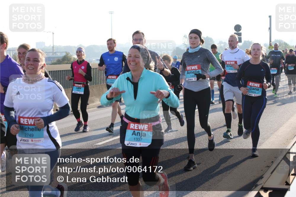 03.10.2025 - Köhlbrandbrückenlauf Lena Gebhardt http://msf.ph/oto/9064172 03.10.2025 09:21:21 Position 1 3166, 3751, 1438, 2749, 1337, 1654 meine-sportfotos.de