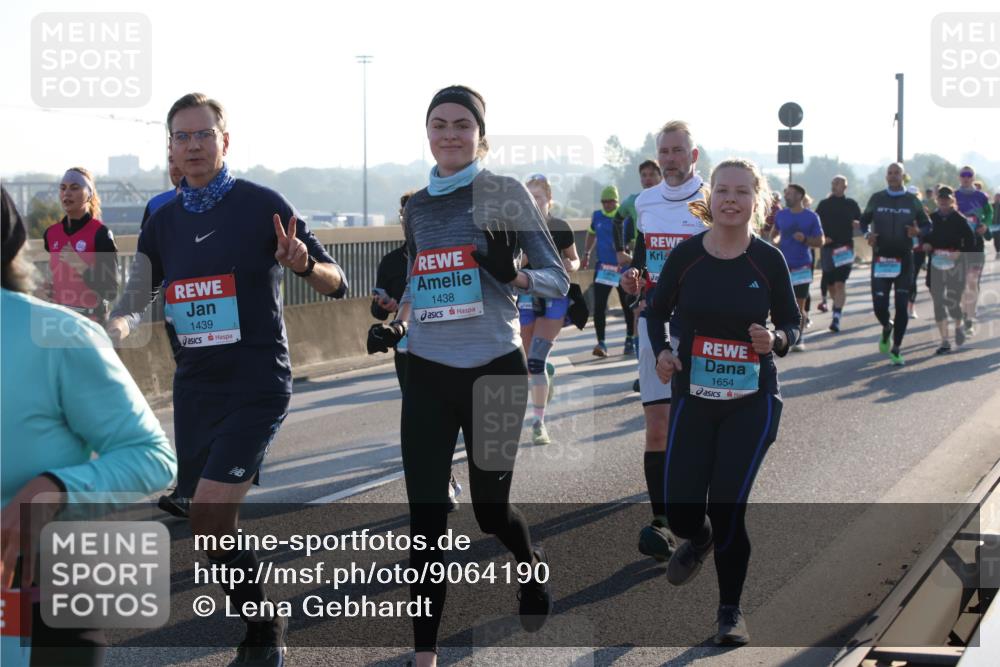03.10.2025 - Köhlbrandbrückenlauf Lena Gebhardt http://msf.ph/oto/9064190 03.10.2025 09:21:22 Position 1 1439, 1438, 1654 meine-sportfotos.de