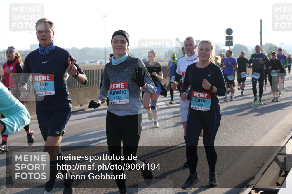 03.10.2025 - Köhlbrandbrückenlauf Lena Gebhardt http://msf.ph/oto/9064194 03.10.2025 09:21:22 Position 1 1439, 1438, 1654 meine-sportfotos.de