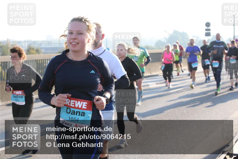 03.10.2025 - Köhlbrandbrückenlauf Lena Gebhardt http://msf.ph/oto/9064215 03.10.2025 09:21:23 Position 1 1305, 1654 meine-sportfotos.de