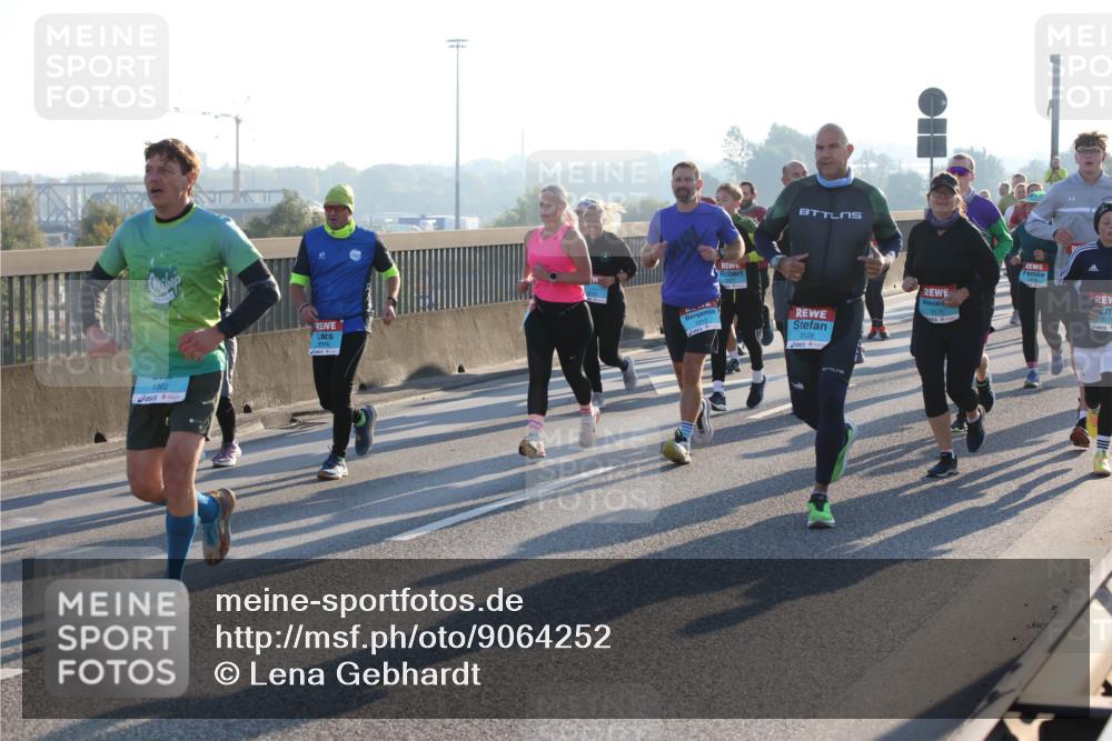 03.10.2025 - Köhlbrandbrückenlauf Lena Gebhardt http://msf.ph/oto/9064252 03.10.2025 09:21:25 Position 1 1362, 2126, 3175, 3178 meine-sportfotos.de