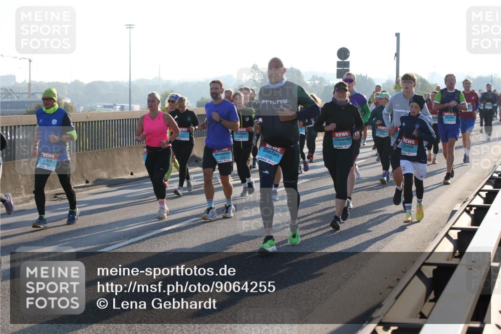 03.10.2025 - Köhlbrandbrückenlauf Lena Gebhardt http://msf.ph/oto/9064255 03.10.2025 09:21:25 Position 1 1212, 2126, 3175, 3178 meine-sportfotos.de