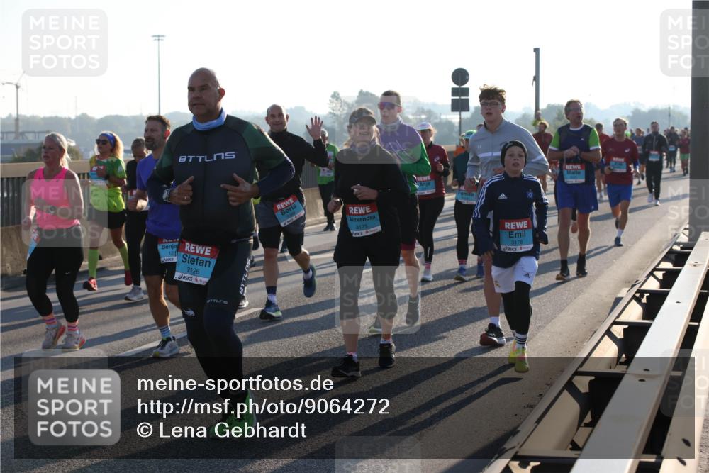 03.10.2025 - Köhlbrandbrückenlauf Lena Gebhardt http://msf.ph/oto/9064272 03.10.2025 09:21:26 Position 1 121, 2126, 3175, 3178 meine-sportfotos.de