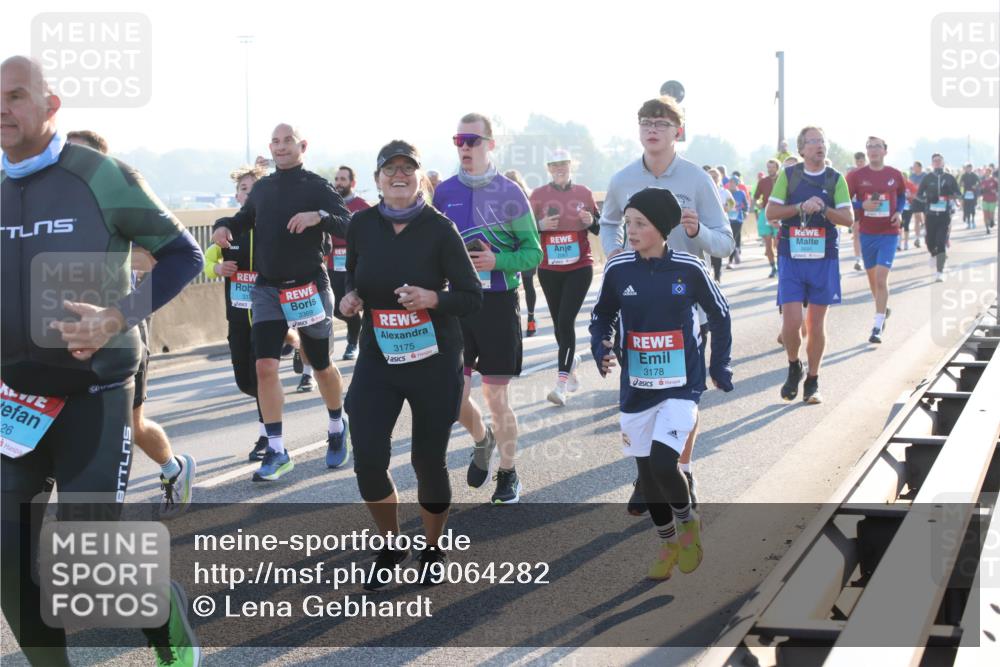 03.10.2025 - Köhlbrandbrückenlauf Lena Gebhardt http://msf.ph/oto/9064282 03.10.2025 09:21:26 Position 1 26, 3369, 3175, 3178 meine-sportfotos.de