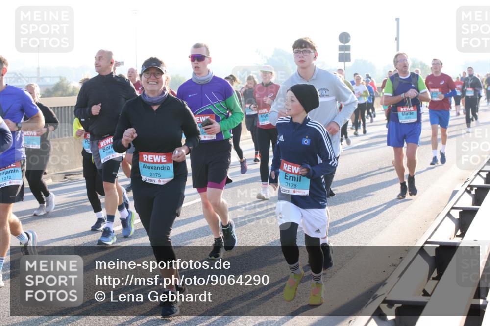 03.10.2025 - Köhlbrandbrückenlauf Lena Gebhardt http://msf.ph/oto/9064290 03.10.2025 09:21:27 Position 1 1212, 3759, 3369, 3175, 134, 3178 meine-sportfotos.de