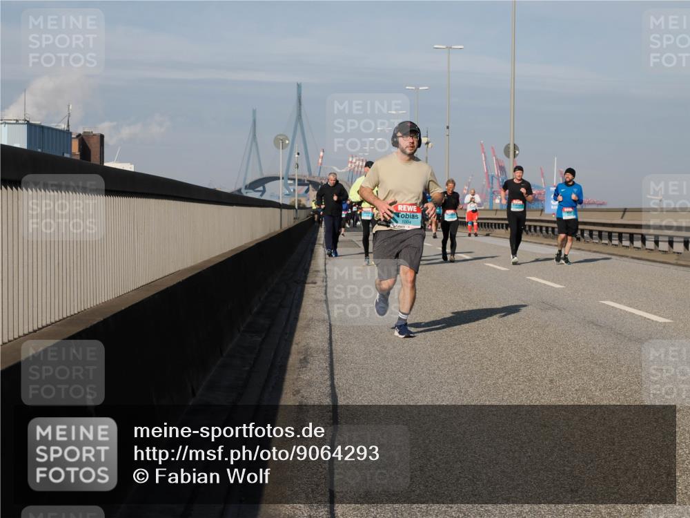 03.10.2025 - Köhlbrandbrückenlauf Fabian Wolf http://msf.ph/oto/9064293 03.10.2025 10:07:29 Position 3 1004 meine-sportfotos.de