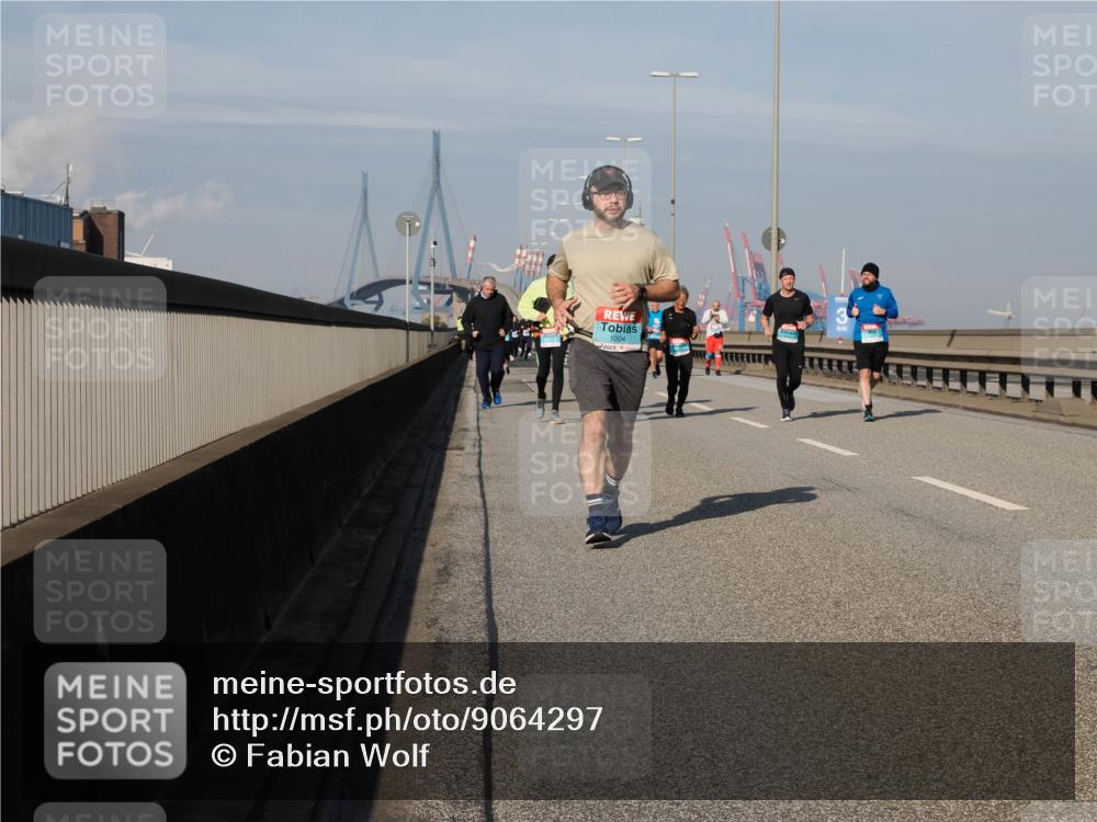 03.10.2025 - Köhlbrandbrückenlauf Fabian Wolf http://msf.ph/oto/9064297 03.10.2025 10:07:30 Position 3 1004 meine-sportfotos.de