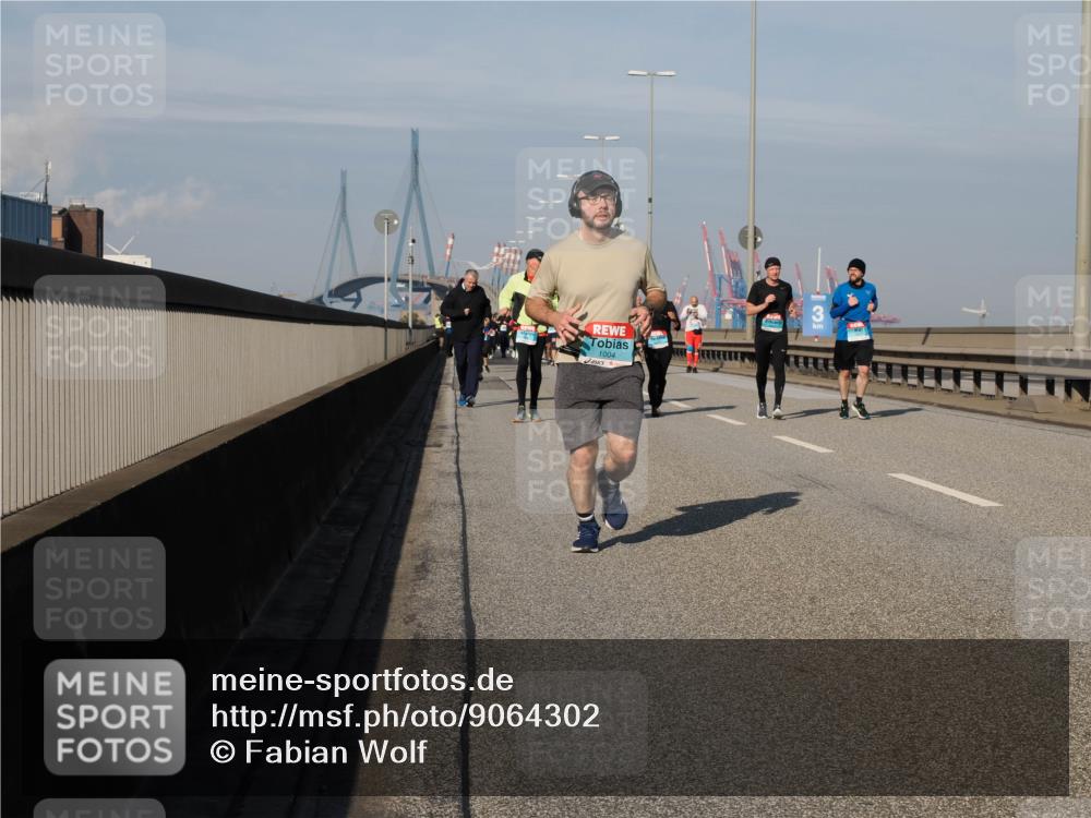 03.10.2025 - Köhlbrandbrückenlauf Fabian Wolf http://msf.ph/oto/9064302 03.10.2025 10:07:30 Position 3 1004 meine-sportfotos.de