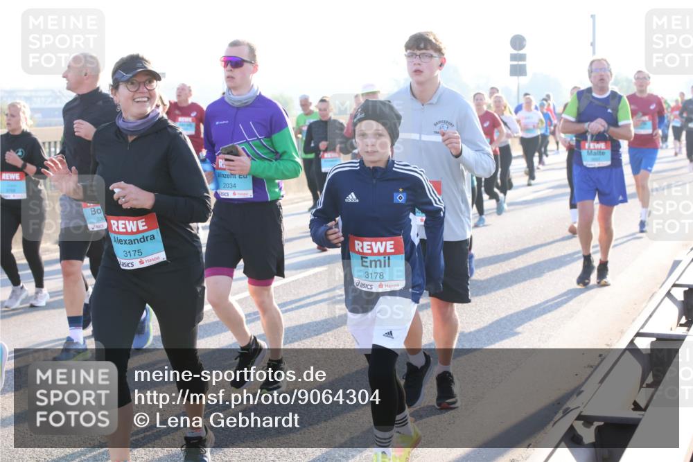 03.10.2025 - Köhlbrandbrückenlauf Lena Gebhardt http://msf.ph/oto/9064304 03.10.2025 09:21:27 Position 1 336, 3175, 2034, 3178 meine-sportfotos.de