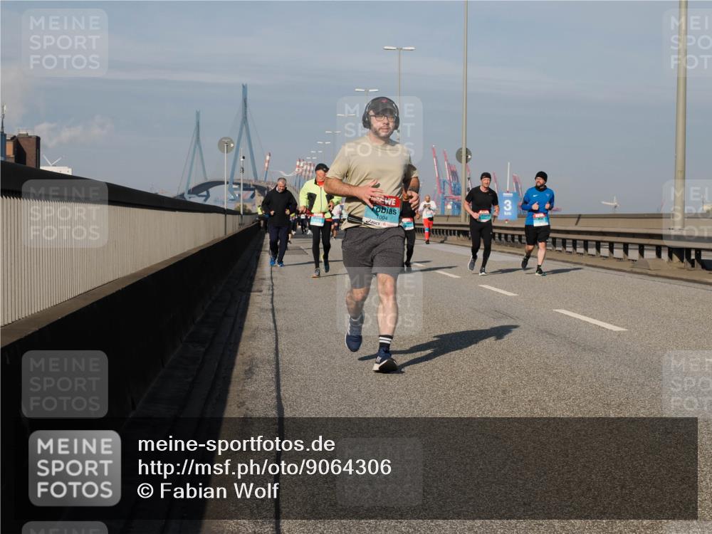 03.10.2025 - Köhlbrandbrückenlauf Fabian Wolf http://msf.ph/oto/9064306 03.10.2025 10:07:30 Position 3 1004, 3 meine-sportfotos.de