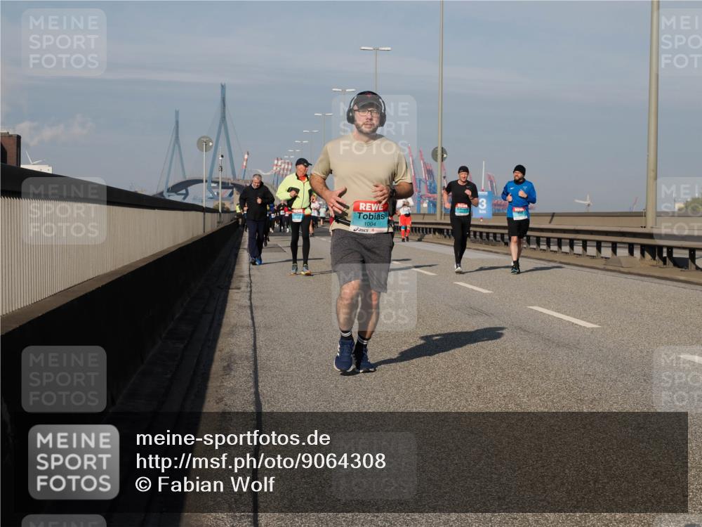 03.10.2025 - Köhlbrandbrückenlauf Fabian Wolf http://msf.ph/oto/9064308 03.10.2025 10:07:30 Position 3 1004 meine-sportfotos.de