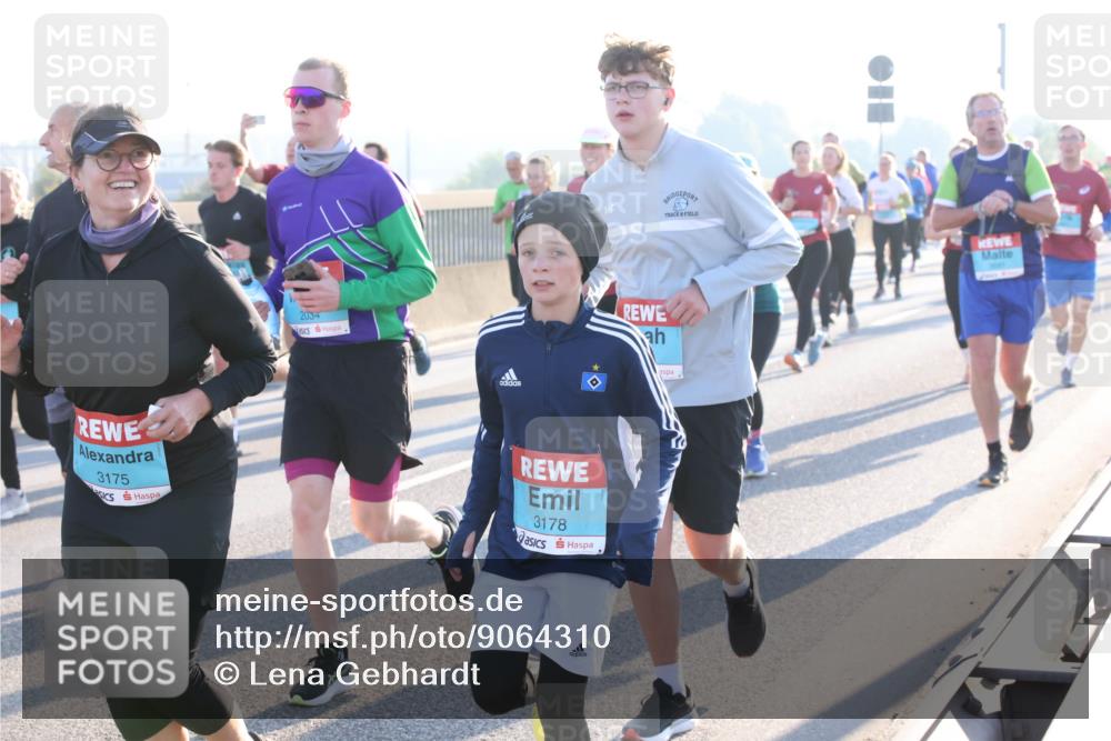 03.10.2025 - Köhlbrandbrückenlauf Lena Gebhardt http://msf.ph/oto/9064310 03.10.2025 09:21:27 Position 1 3175, 2034, 3178 meine-sportfotos.de