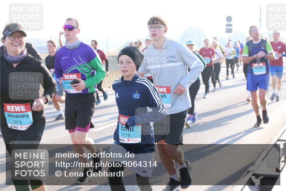 03.10.2025 - Köhlbrandbrückenlauf Lena Gebhardt http://msf.ph/oto/9064314 03.10.2025 09:21:27 Position 1 3175, 203, 3178 meine-sportfotos.de