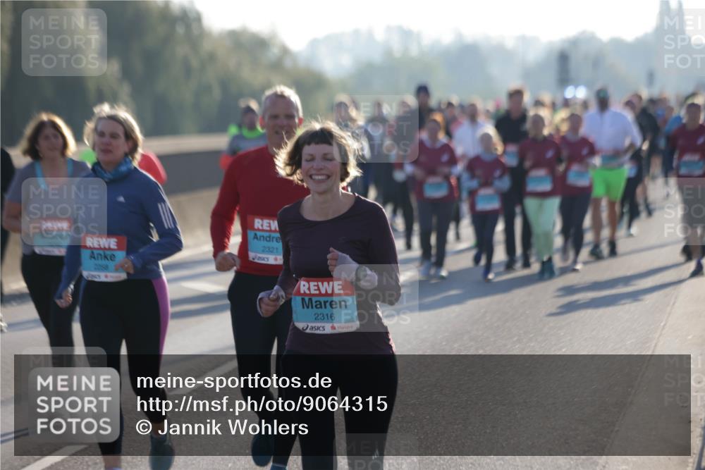 03.10.2025 - Köhlbrandbrückenlauf Jannik Wohlers http://msf.ph/oto/9064315 03.10.2025 09:25:11 Position 3 2258, 2321, 2316 meine-sportfotos.de
