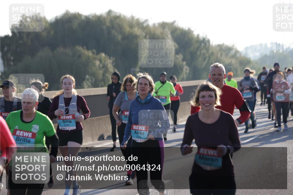 03.10.2025 - Köhlbrandbrückenlauf Jannik Wohlers http://msf.ph/oto/9064324 03.10.2025 09:25:12 Position 3 26, 21, 3389, 2258, 2316 meine-sportfotos.de