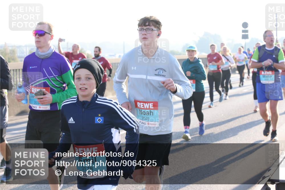 03.10.2025 - Köhlbrandbrückenlauf Lena Gebhardt http://msf.ph/oto/9064325 03.10.2025 09:21:28 Position 1 203, 3178, 2040 meine-sportfotos.de