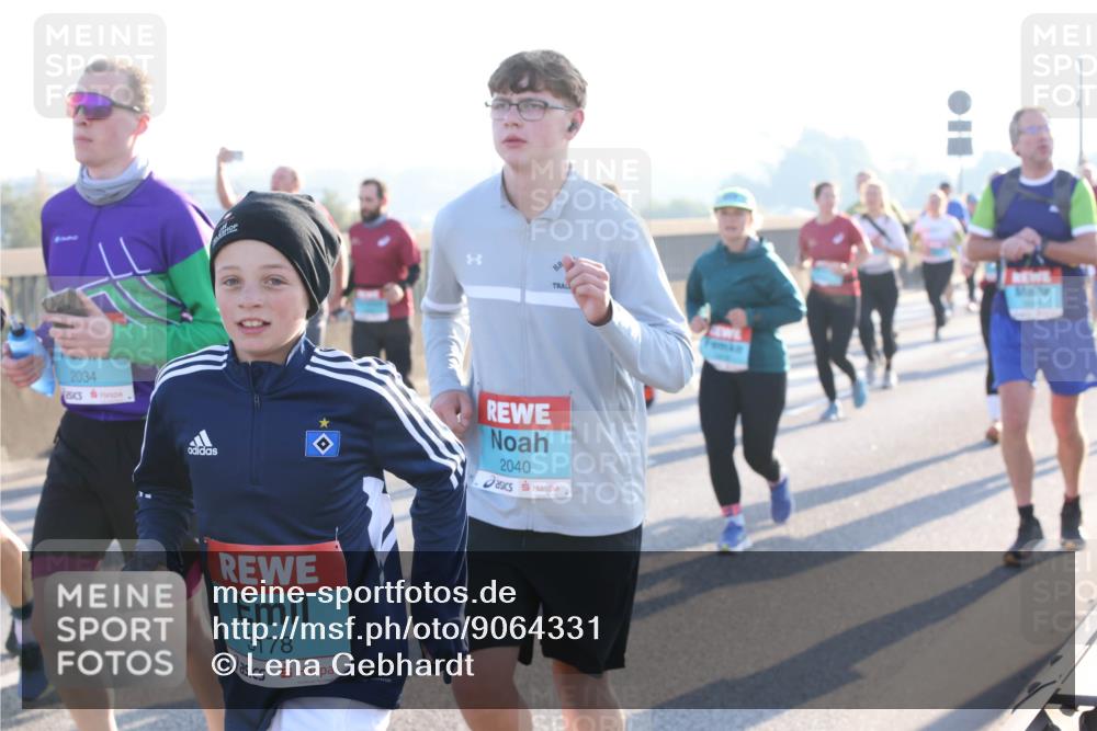 03.10.2025 - Köhlbrandbrückenlauf Lena Gebhardt http://msf.ph/oto/9064331 03.10.2025 09:21:28 Position 1 2034, 3178, 2040 meine-sportfotos.de