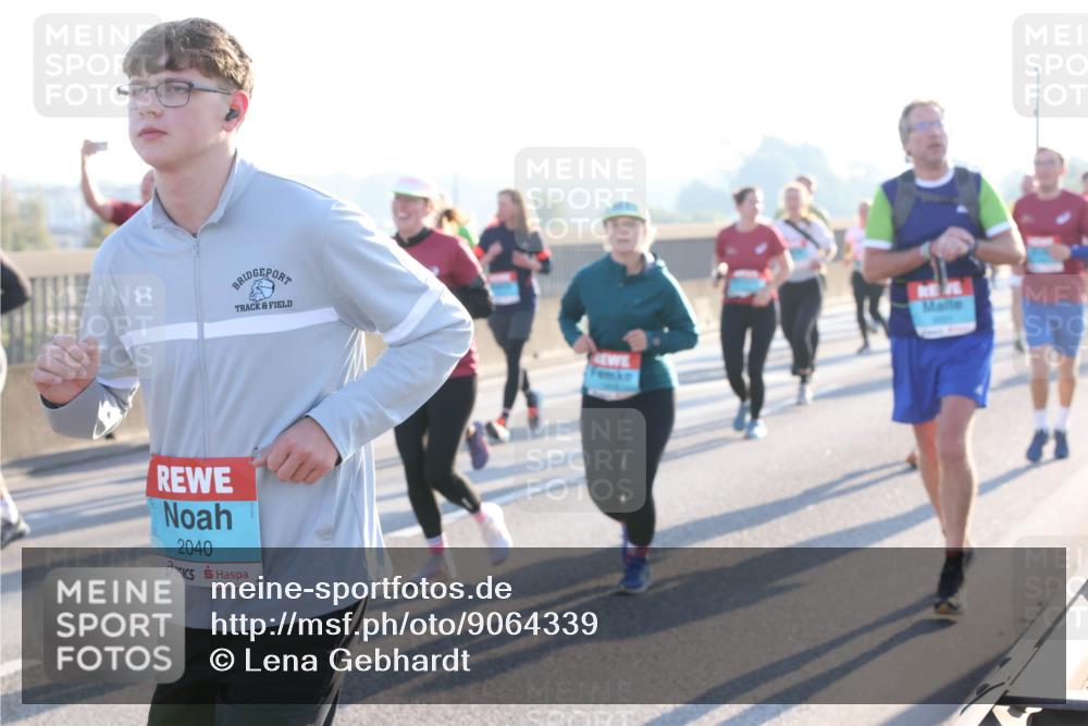 03.10.2025 - Köhlbrandbrückenlauf Lena Gebhardt http://msf.ph/oto/9064339 03.10.2025 09:21:28 Position 1 2040 meine-sportfotos.de