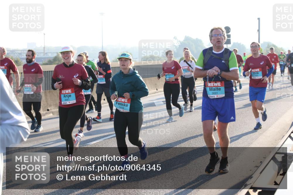 03.10.2025 - Köhlbrandbrückenlauf Lena Gebhardt http://msf.ph/oto/9064345 03.10.2025 09:21:29 Position 1 1465, 2061, 2813, 1418, 3691 meine-sportfotos.de