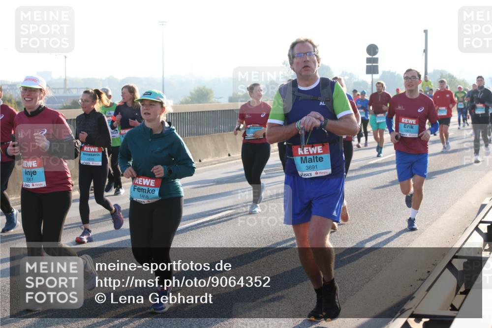 03.10.2025 - Köhlbrandbrückenlauf Lena Gebhardt http://msf.ph/oto/9064352 03.10.2025 09:21:29 Position 1 2061, 1615, 1418, 3691, 1901 meine-sportfotos.de