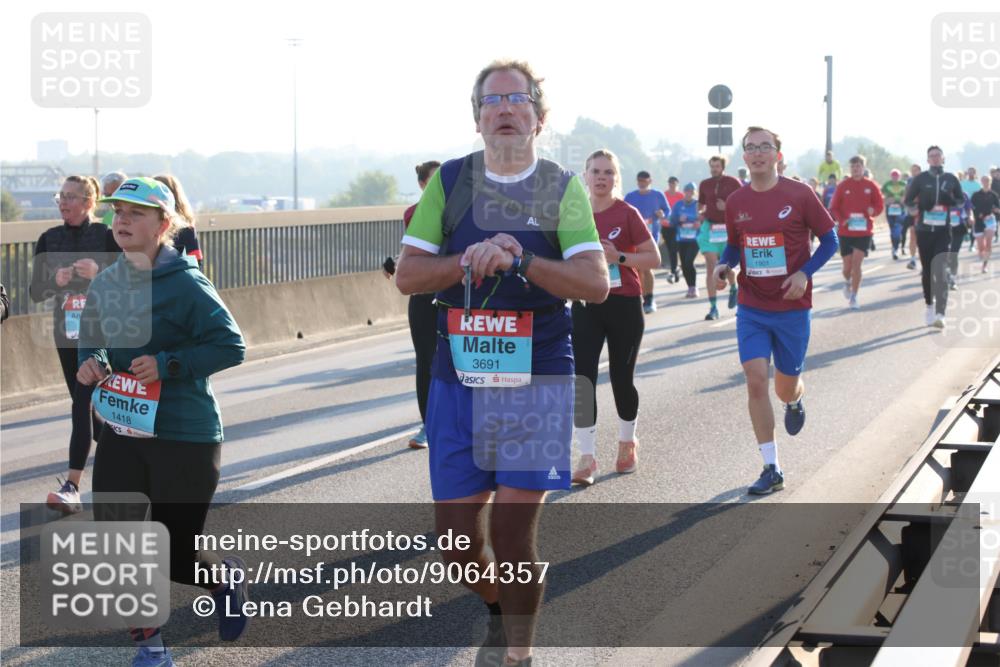 03.10.2025 - Köhlbrandbrückenlauf Lena Gebhardt http://msf.ph/oto/9064357 03.10.2025 09:21:29 Position 1 1418, 3691, 1901 meine-sportfotos.de