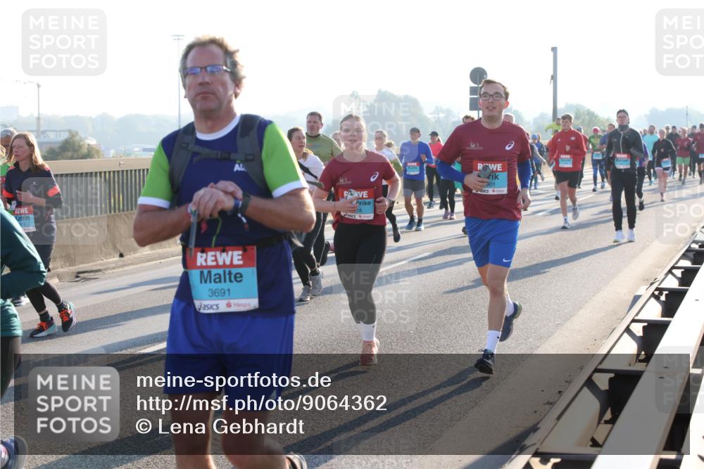 03.10.2025 - Köhlbrandbrückenlauf Lena Gebhardt http://msf.ph/oto/9064362 03.10.2025 09:21:30 Position 1 3691, 18, 901 meine-sportfotos.de