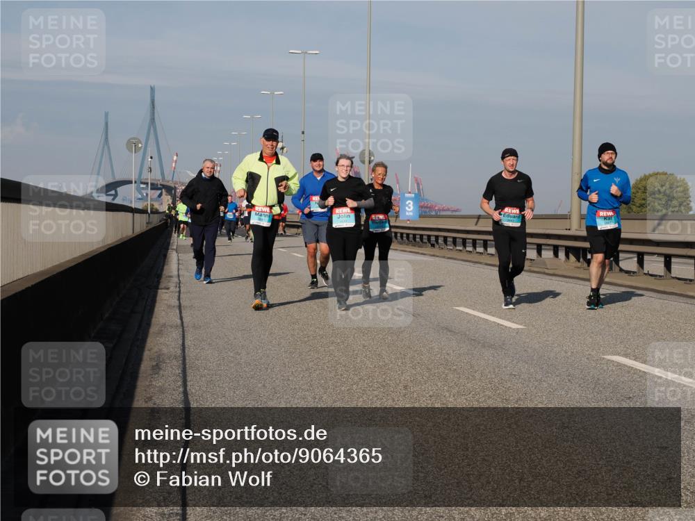 03.10.2025 - Köhlbrandbrückenlauf Fabian Wolf http://msf.ph/oto/9064365 03.10.2025 10:07:34 Position 3 3443, 3441 meine-sportfotos.de
