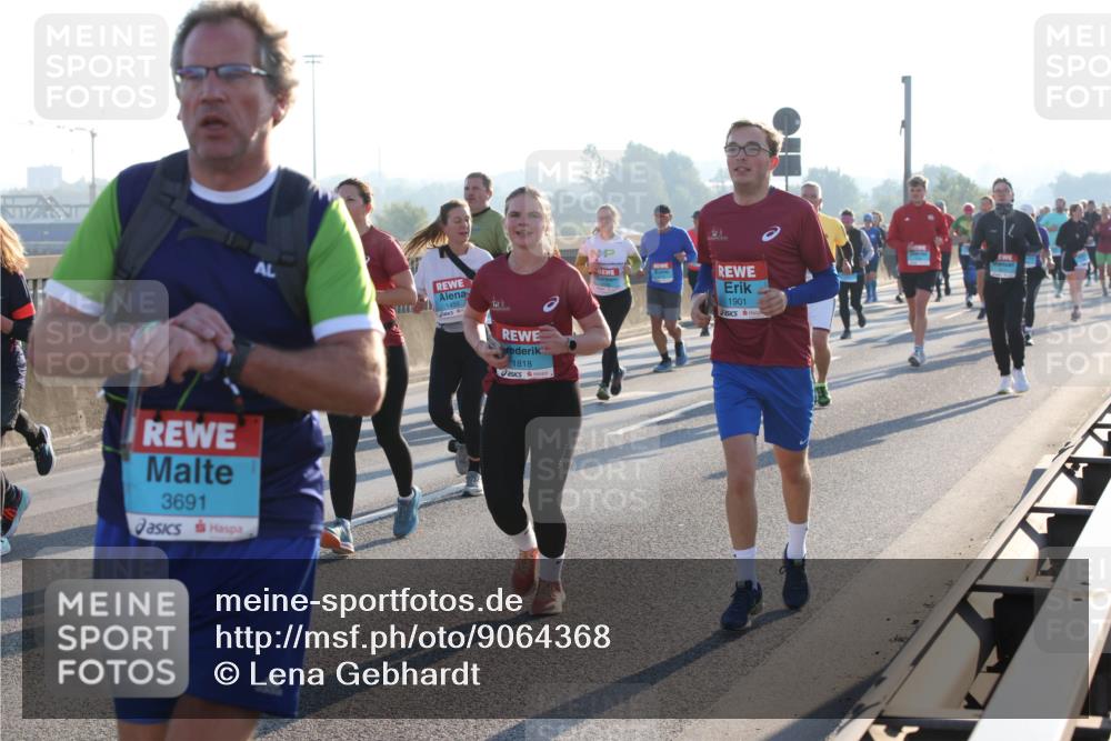 03.10.2025 - Köhlbrandbrückenlauf Lena Gebhardt http://msf.ph/oto/9064368 03.10.2025 09:21:30 Position 1 3691, 1455, 1818, 1901 meine-sportfotos.de