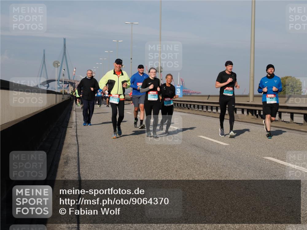 03.10.2025 - Köhlbrandbrückenlauf Fabian Wolf http://msf.ph/oto/9064370 03.10.2025 10:07:34 Position 3 3242, 3443, 3441 meine-sportfotos.de