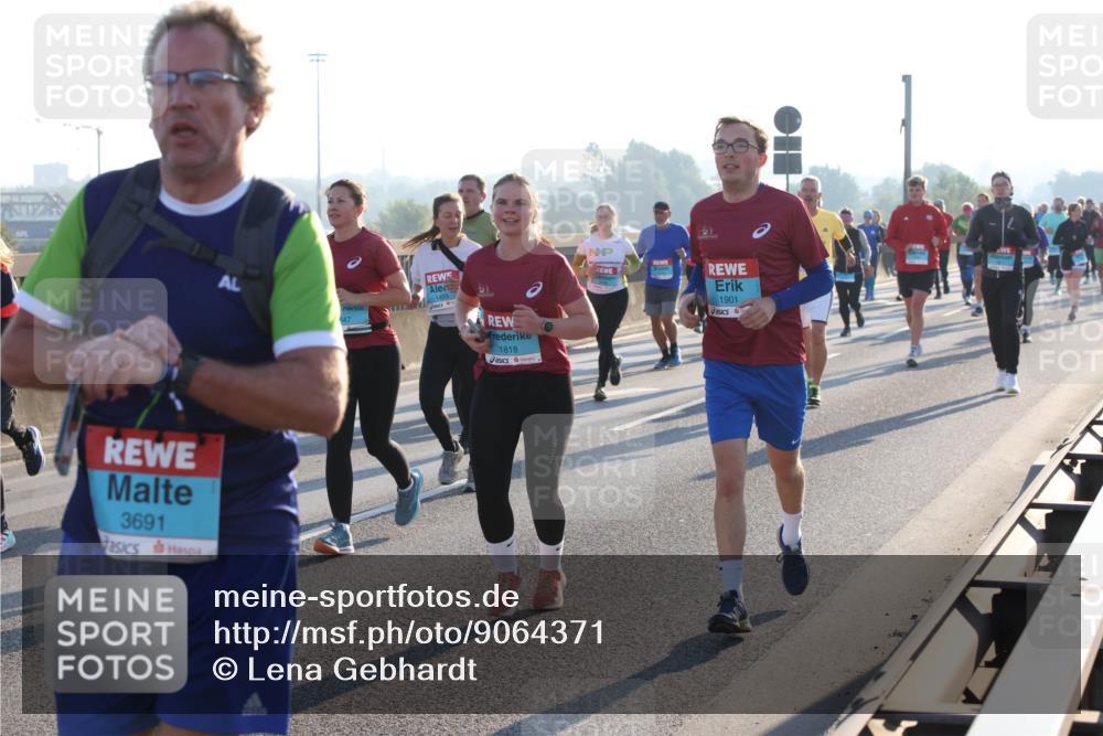 03.10.2025 - Köhlbrandbrückenlauf Lena Gebhardt http://msf.ph/oto/9064371 03.10.2025 09:21:30 Position 1 3691, 1455, 1818, 1901 meine-sportfotos.de