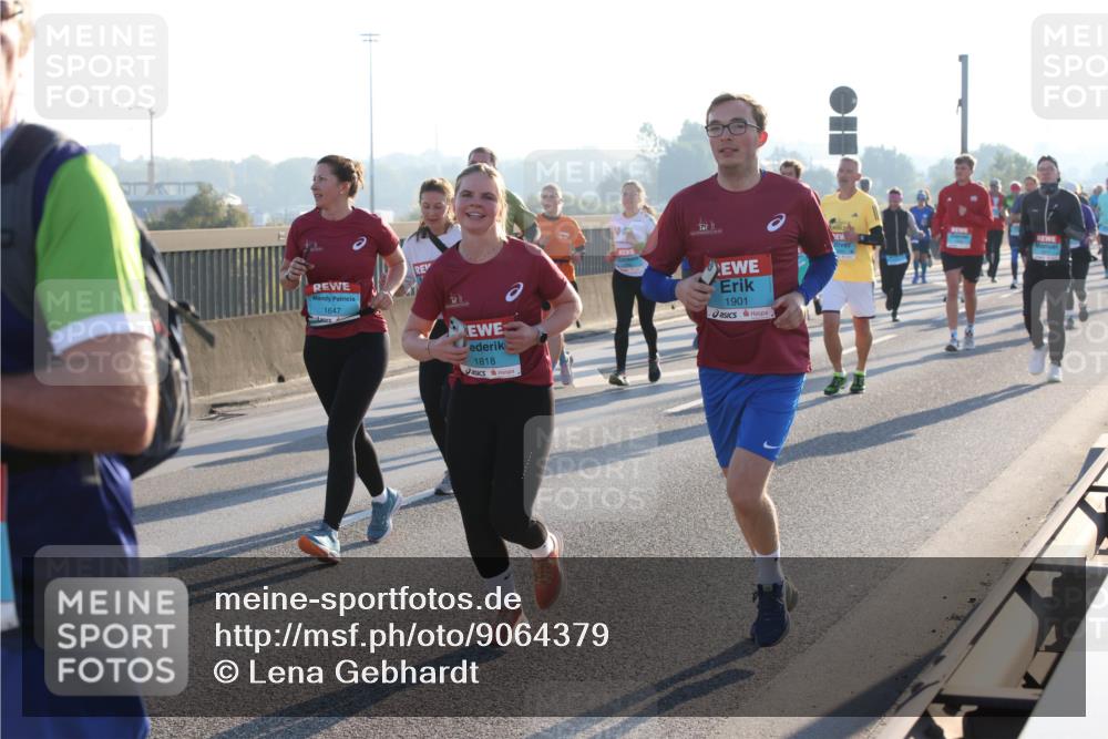 03.10.2025 - Köhlbrandbrückenlauf Lena Gebhardt http://msf.ph/oto/9064379 03.10.2025 09:21:30 Position 1 1647, 1818, 1901 meine-sportfotos.de