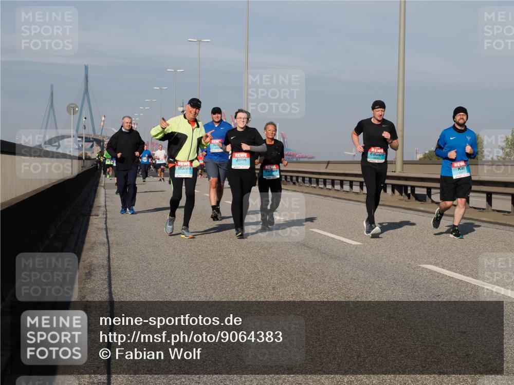03.10.2025 - Köhlbrandbrückenlauf Fabian Wolf http://msf.ph/oto/9064383 03.10.2025 10:07:34 Position 3 3443, 3441 meine-sportfotos.de