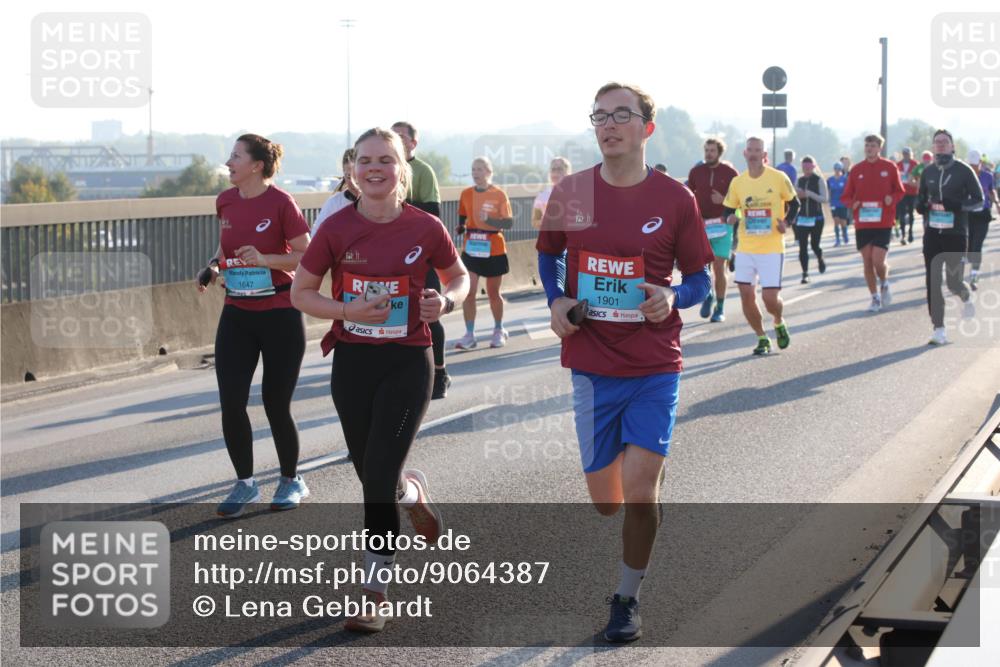 03.10.2025 - Köhlbrandbrückenlauf Lena Gebhardt http://msf.ph/oto/9064387 03.10.2025 09:21:30 Position 1 1647, 1901 meine-sportfotos.de