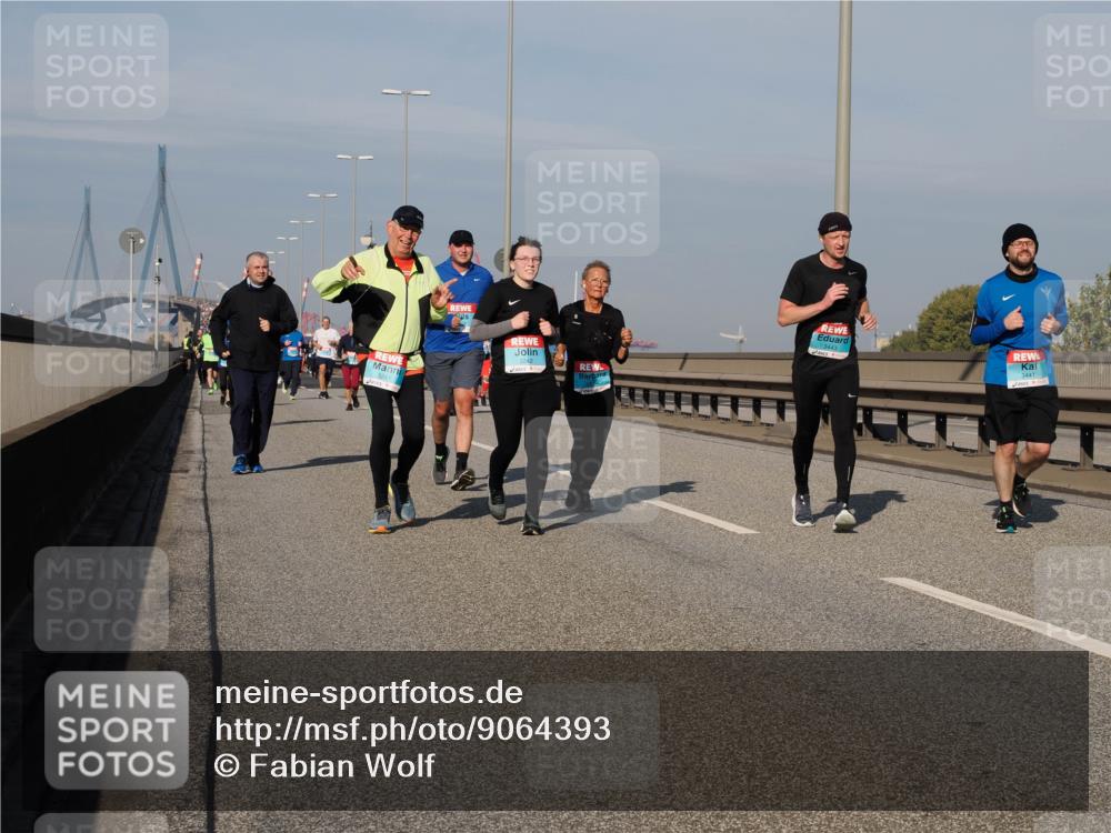 03.10.2025 - Köhlbrandbrückenlauf Fabian Wolf http://msf.ph/oto/9064393 03.10.2025 10:07:35 Position 3 3443, 3441 meine-sportfotos.de