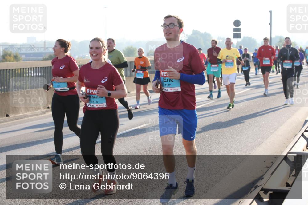 03.10.2025 - Köhlbrandbrückenlauf Lena Gebhardt http://msf.ph/oto/9064396 03.10.2025 09:21:31 Position 1 1647, 1818, 1901 meine-sportfotos.de