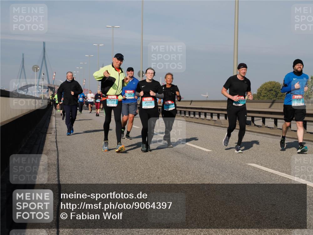 03.10.2025 - Köhlbrandbrückenlauf Fabian Wolf http://msf.ph/oto/9064397 03.10.2025 10:07:35 Position 3 3241, 2409, 3441 meine-sportfotos.de