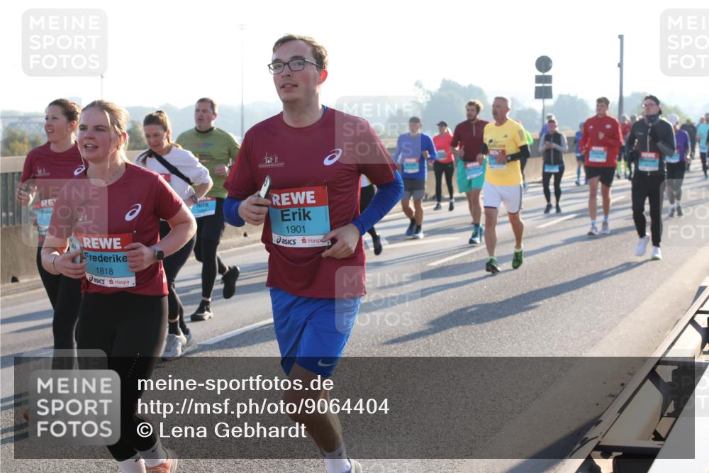 03.10.2025 - Köhlbrandbrückenlauf Lena Gebhardt http://msf.ph/oto/9064404 03.10.2025 09:21:31 Position 1 1818, 1901 meine-sportfotos.de
