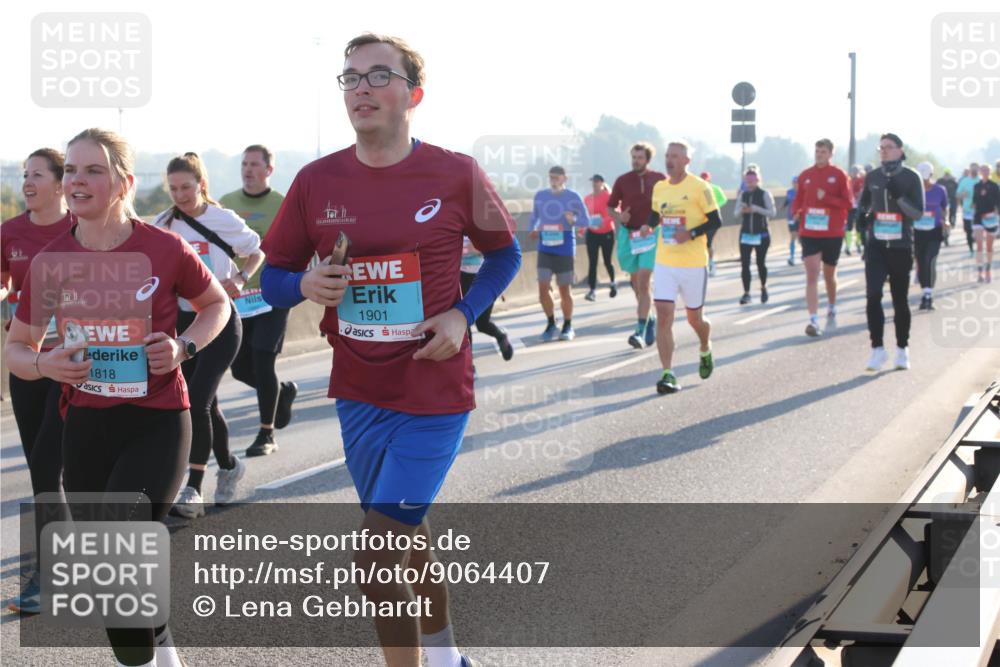 03.10.2025 - Köhlbrandbrückenlauf Lena Gebhardt http://msf.ph/oto/9064407 03.10.2025 09:21:31 Position 1 1818, 1901 meine-sportfotos.de
