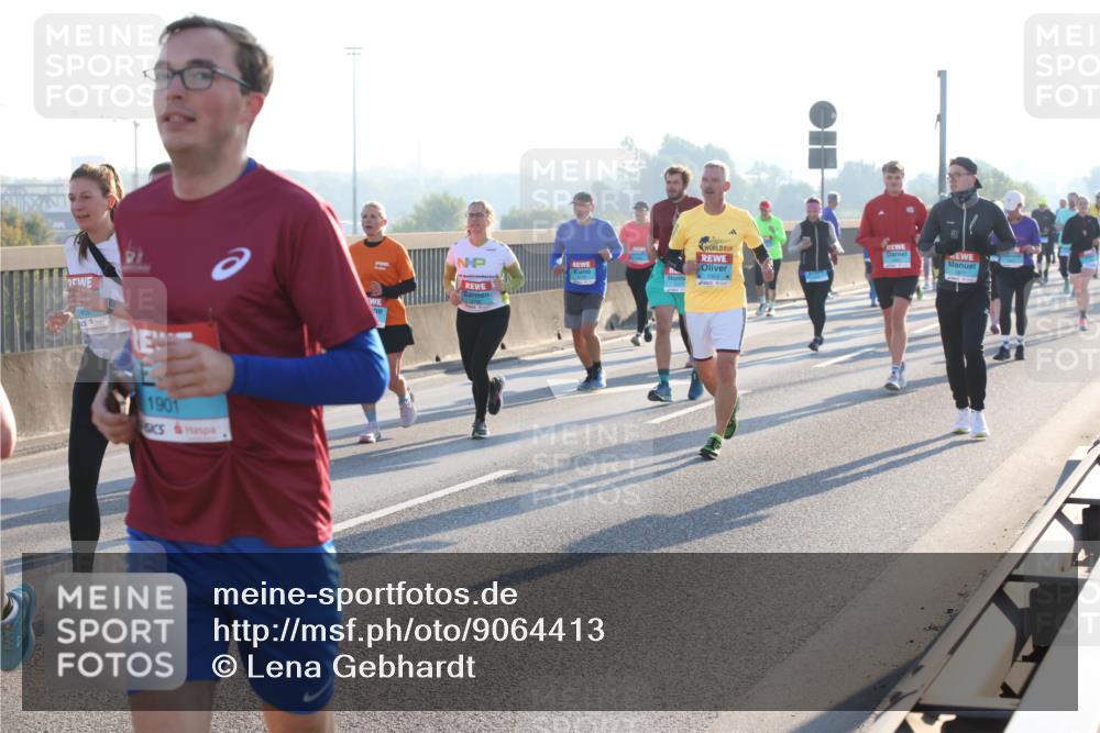 03.10.2025 - Köhlbrandbrückenlauf Lena Gebhardt http://msf.ph/oto/9064413 03.10.2025 09:21:31 Position 1 1901, 1922 meine-sportfotos.de