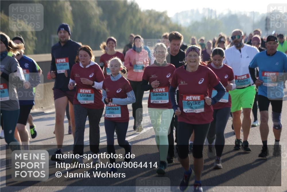 03.10.2025 - Köhlbrandbrückenlauf Jannik Wohlers http://msf.ph/oto/9064414 03.10.2025 09:25:19 Position 3 9, 0351, 1880, 2085, 2086, 3478, 3390 meine-sportfotos.de